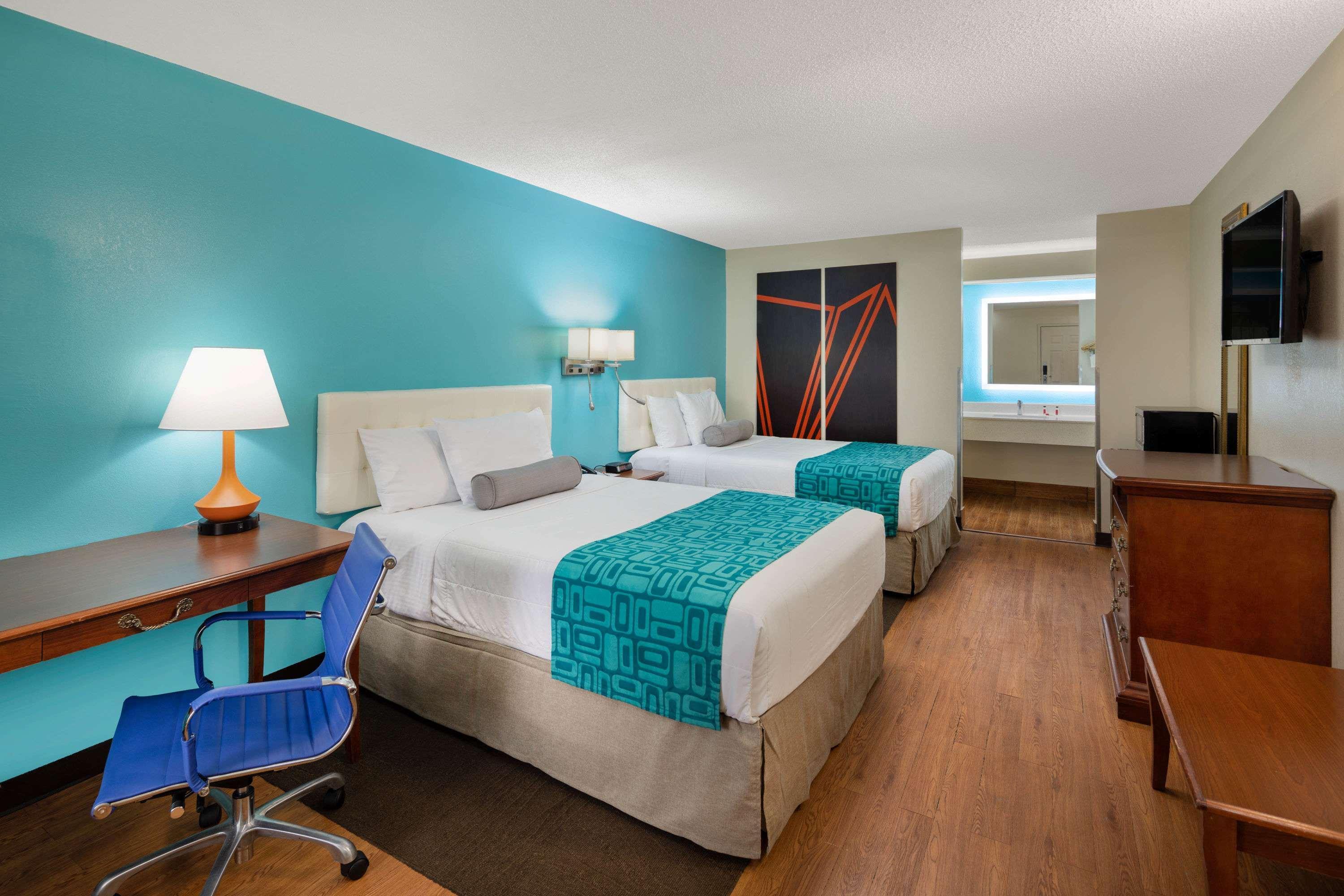 Howard Johnson By Wyndham Savannah Ga Джорджтаун Экстерьер фото
