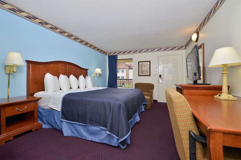 Howard Johnson By Wyndham Savannah Ga Джорджтаун Экстерьер фото