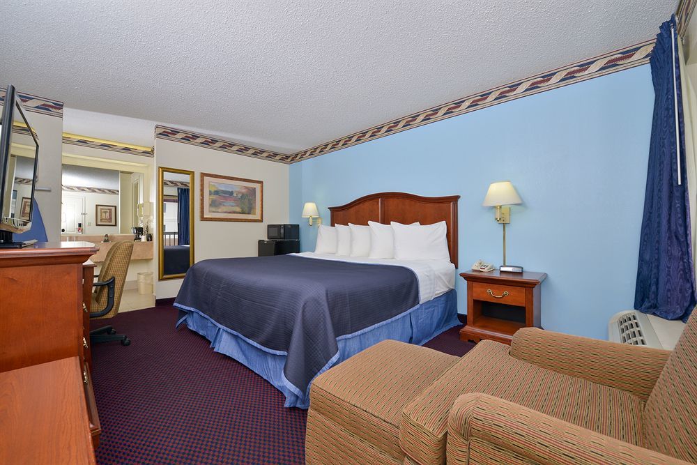 Howard Johnson By Wyndham Savannah Ga Джорджтаун Экстерьер фото