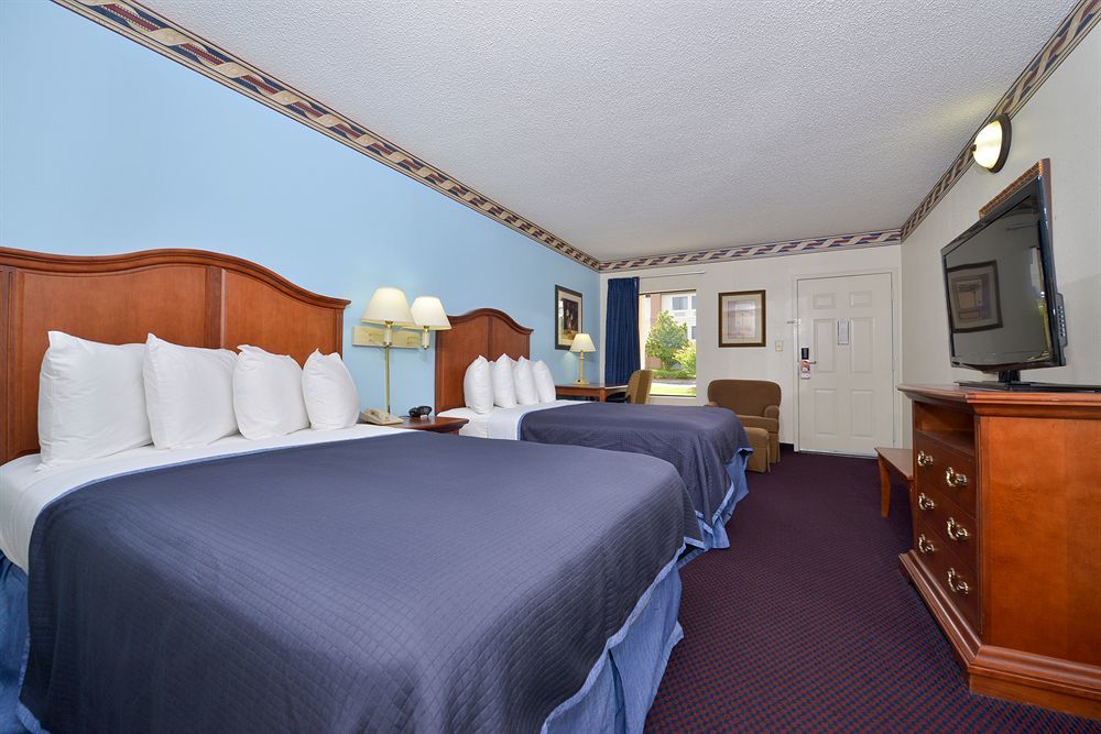 Howard Johnson By Wyndham Savannah Ga Джорджтаун Экстерьер фото