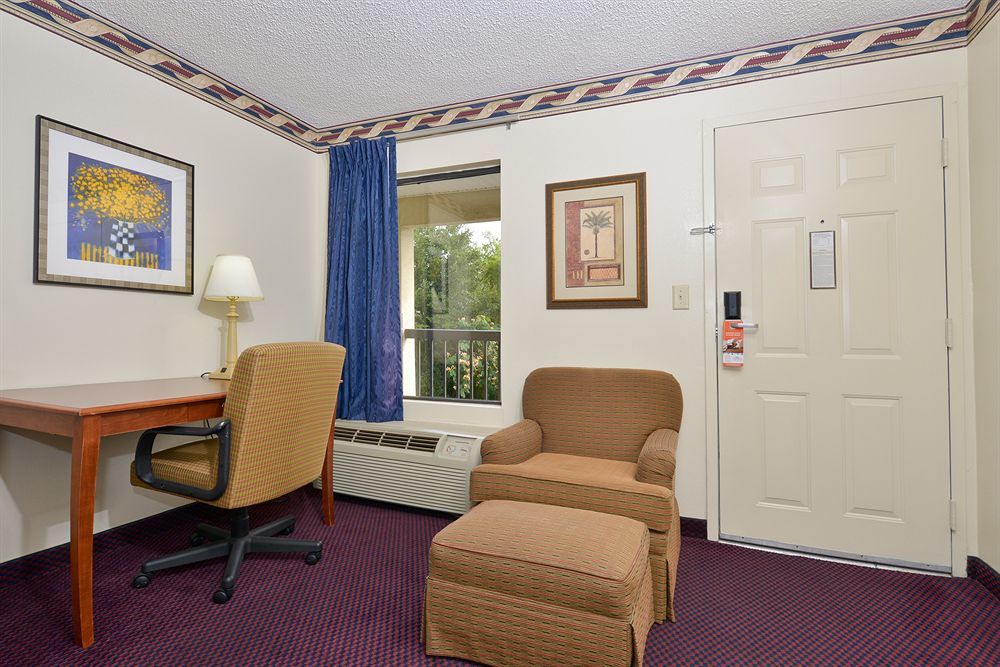 Howard Johnson By Wyndham Savannah Ga Джорджтаун Экстерьер фото