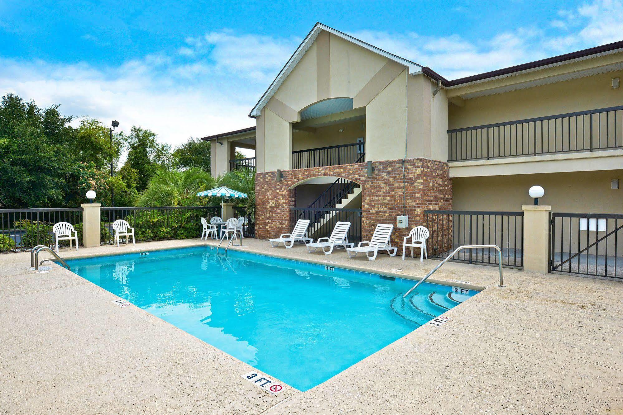 Howard Johnson By Wyndham Savannah Ga Джорджтаун Экстерьер фото