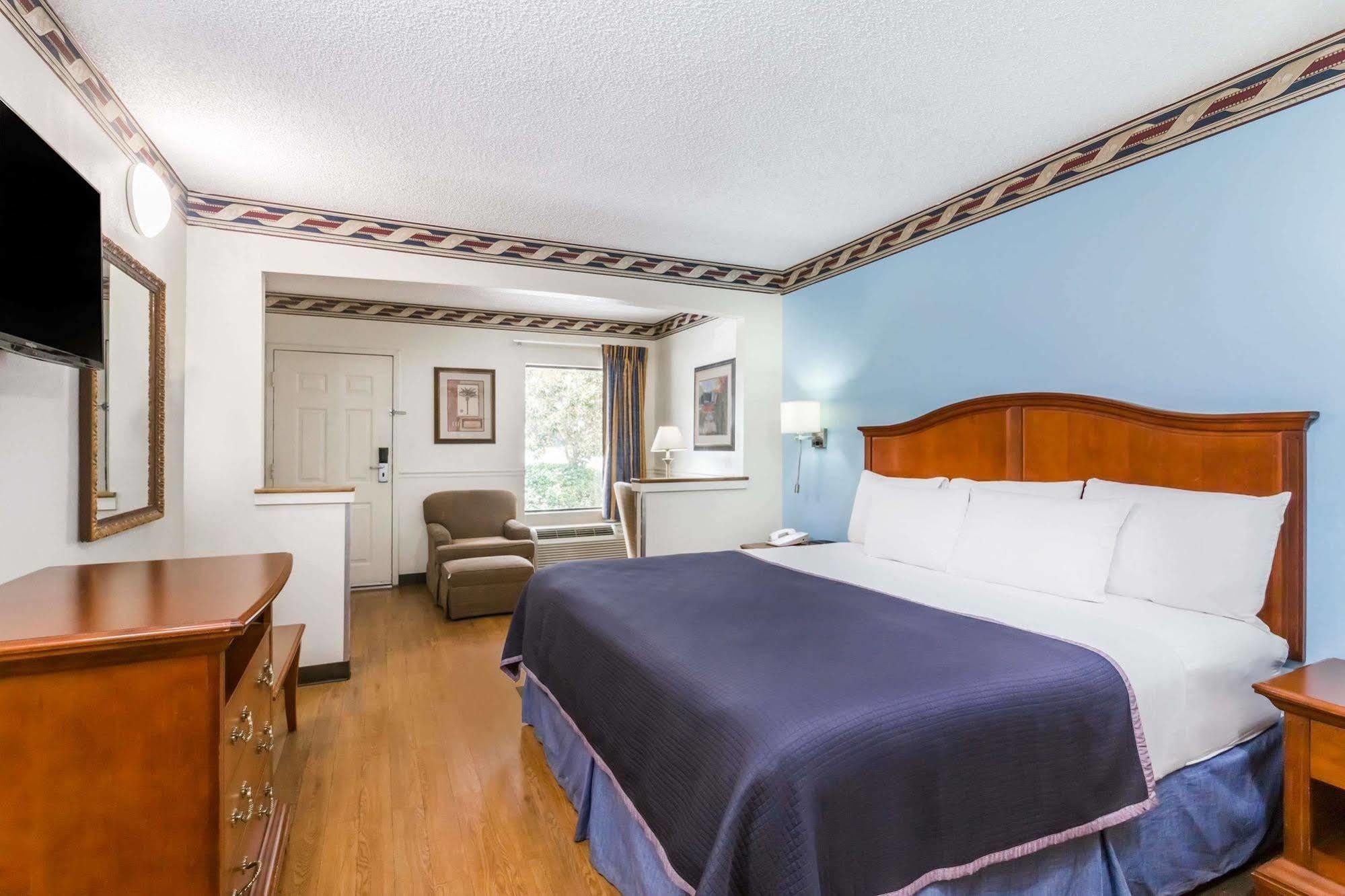 Howard Johnson By Wyndham Savannah Ga Джорджтаун Экстерьер фото